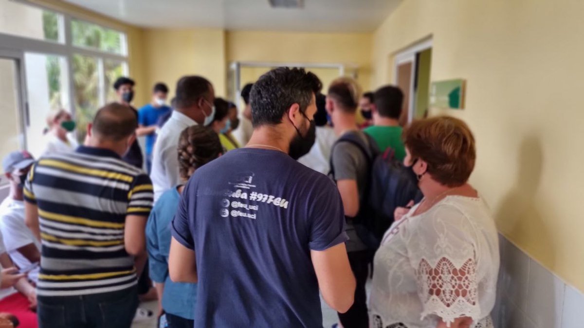 AleLRoss198's tweet photo. Me van a disculpar la mala palabra, pero a este pueblo le roncan los cojone. Hay que ver como se ha movilizado la juventud y toda la población en función de ayudar. al llamado de la dirección del país para ser útil a los demás, estoy orgulloso. #FuerzaCuba #HotelSaratoga https://t.co/sglAZaEns3