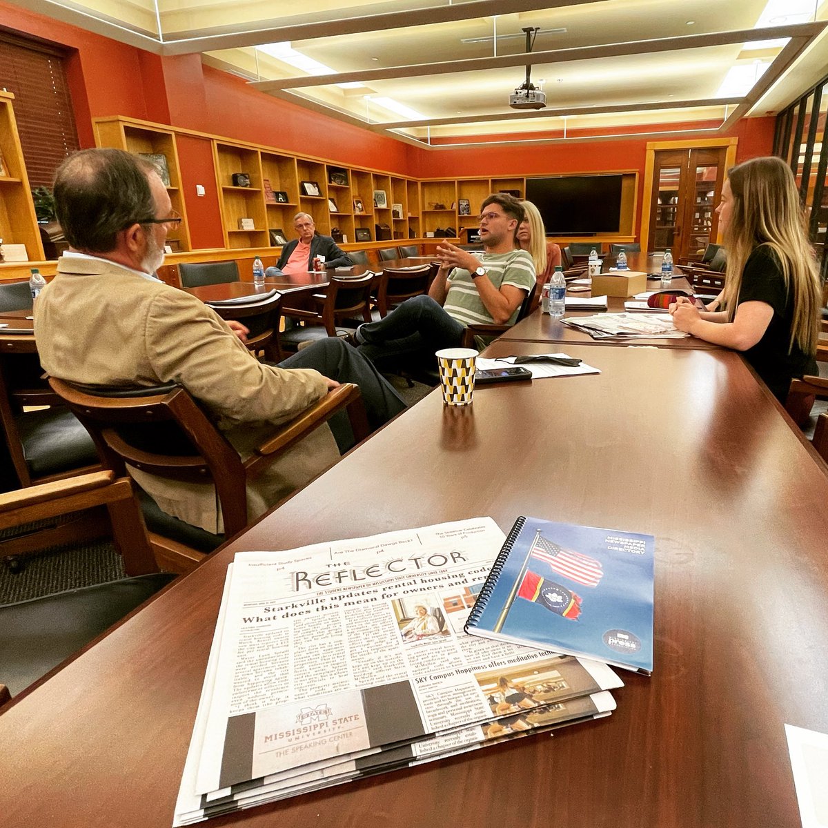 MPAnewspapers's tweet image. MPA Vice President Russell Turner (left), a 1992 graduate of Mississippi State University, listens as journalism students discuss the curriculum and their experiences during a Department of Communication Advisory Committee meeting at  Mitchell Memorial Library on Friday.