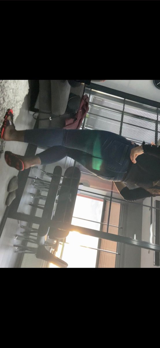 O çoraplı ayaklarını yalarım senin