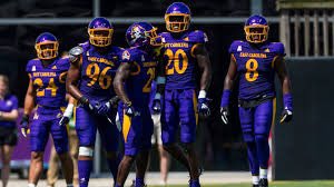 Cmac3x's tweet photo. Bless to receive a ⭕️ffer from Eastern Carolina university @ECUPiratesFB @CoachC_Foster @ChadSimmons_ #AGTG https://t.co/1AhjyjOGav