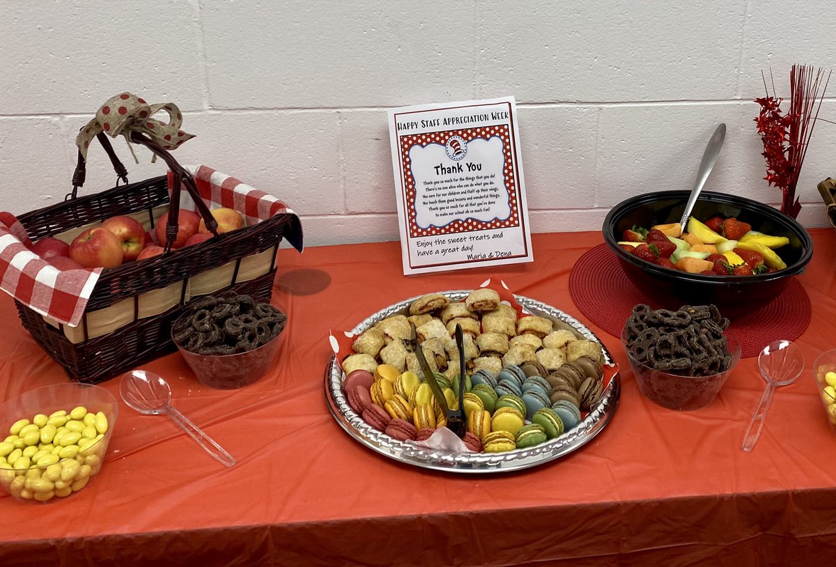 pmcollins04's tweet photo. Thank you to these two awesome women for a week filled with special treats and sweets! #ataffappreciation #TeacherAppreciationWeek #RBBisBIA #BeKind #KindnessMatters @rbpsEAGLES @RedBankSup @DreamBigRB https://t.co/9k0LvqUJax