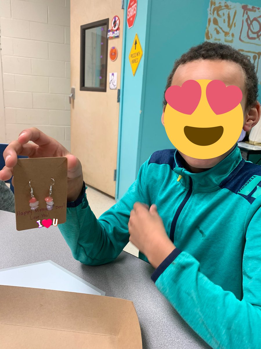 AmyLawCCPS's tweet photo. A few final products for Mothers Day! #oneCCPS https://t.co/D4EjqifQ8J