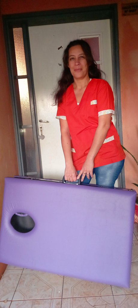 Holis, mi mamá hace "Masoterapia" (masajes descontracturante, relajantes, terapéuticos, deportivos) Por el momento hace a domicilio. Comunicarse al 3764756966.  Me ayudarían mucho compartiendo. Gracias 🙏💖