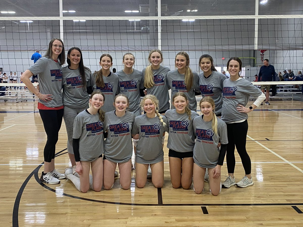 Premier14Gold's tweet photo. Build your résumé.That was the challenge we gave these 10 girls &amp; they took pride in responding. 14 Gold EARNED an at-large OPEN bid to Nationals. So proud that all four of our 14s teams will be representing! Back to work 💪! #crispy #onthehop #one4all @Premier_VB @GreatPlainsVB https://t.co/OQbO06WaRF