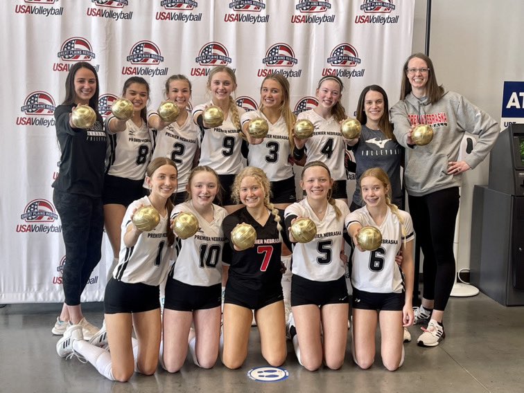 Premier14Gold's tweet photo. Build your résumé.That was the challenge we gave these 10 girls &amp; they took pride in responding. 14 Gold EARNED an at-large OPEN bid to Nationals. So proud that all four of our 14s teams will be representing! Back to work 💪! #crispy #onthehop #one4all @Premier_VB @GreatPlainsVB https://t.co/OQbO06WaRF