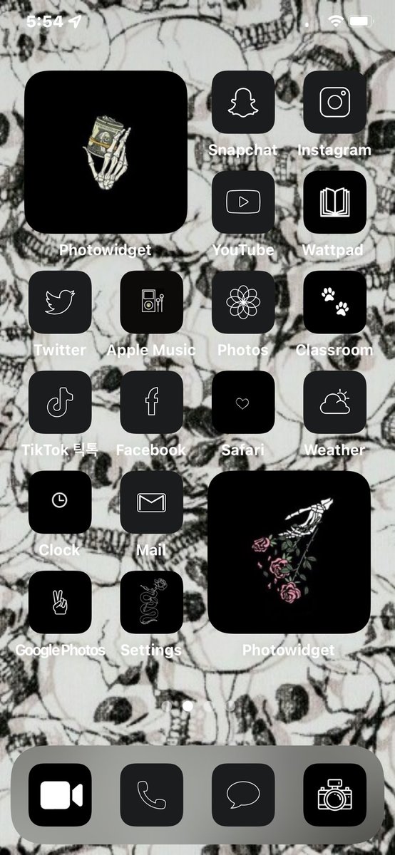 cat_schell's tweet photo. @Corbinwithbones my lock and home screen :) (i’m sorry i have a thing for skeletons!) https://t.co/KfWFx8kzTD