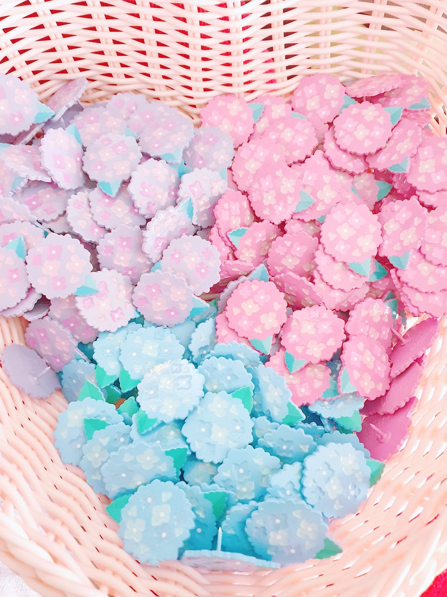 「A basket of Hydrangeas 🌸 」|Chunn 🍊 (⌯'▾'⌯)のイラスト