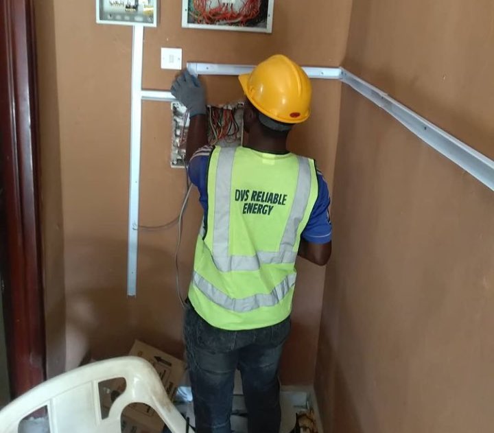 Solarconsultan's tweet photo. Installation of 1.5kva solar inverter at a pharmacy in osogbo osun state https://t.co/qVVp9DqLjw
