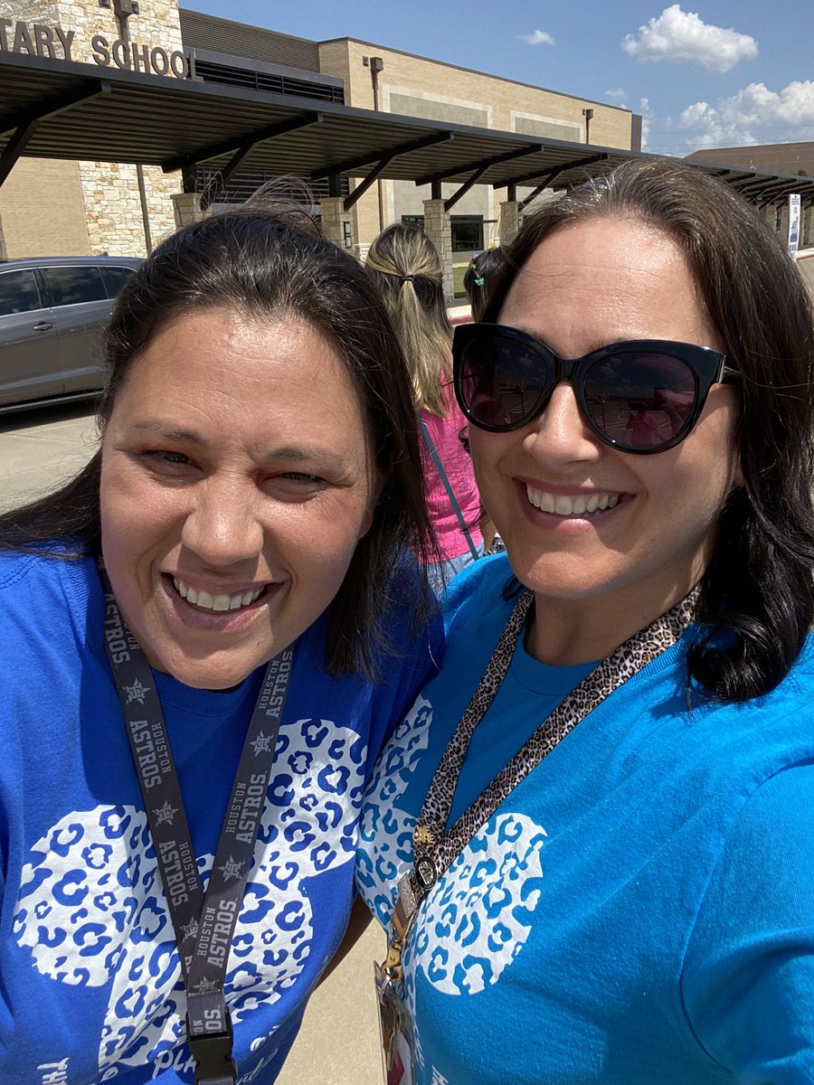 I didn’t know that Tara is allergic to Pineapples. #BibbidiBobbidiBlue #JAGSney