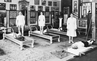 WBPilates's tweet photo. Happy International Pilates Day! YAY! Let's celebrate everything Joseph and Clara Pilates brought to the world.
Hands up who loves PILATES!✋🏻

#josephpilates #clarapilates #worldpilatesday #pilateslegacy #warnersbaypilates https://t.co/ujibyULZq1