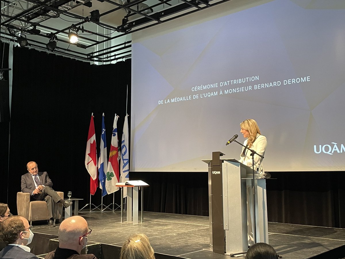 melaniejoly's tweet photo. Félicitations Monsieur Derome pour ce bel hommage de la part de l’@UQAM! 

Dans un monde qui fait face à des campagnes de propagande et de désinformation, on s’ennuie de nos piliers de l’information comme Bernard Derome plus que jamais. https://t.co/adt494oab3