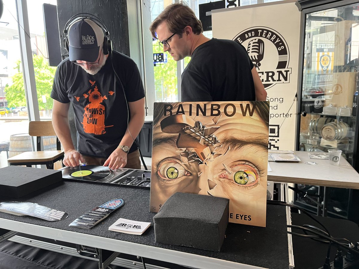 Pete_N_Terrys's tweet photo. Dad Rock Block’s here rockin’ until 8 PM!
Come hang and enjoy 2-for-1 @BlackAbbeyBrew drafts!🍺
#DadRockBlock #BlackAbbeyBrew https://t.co/070JZJJNsc