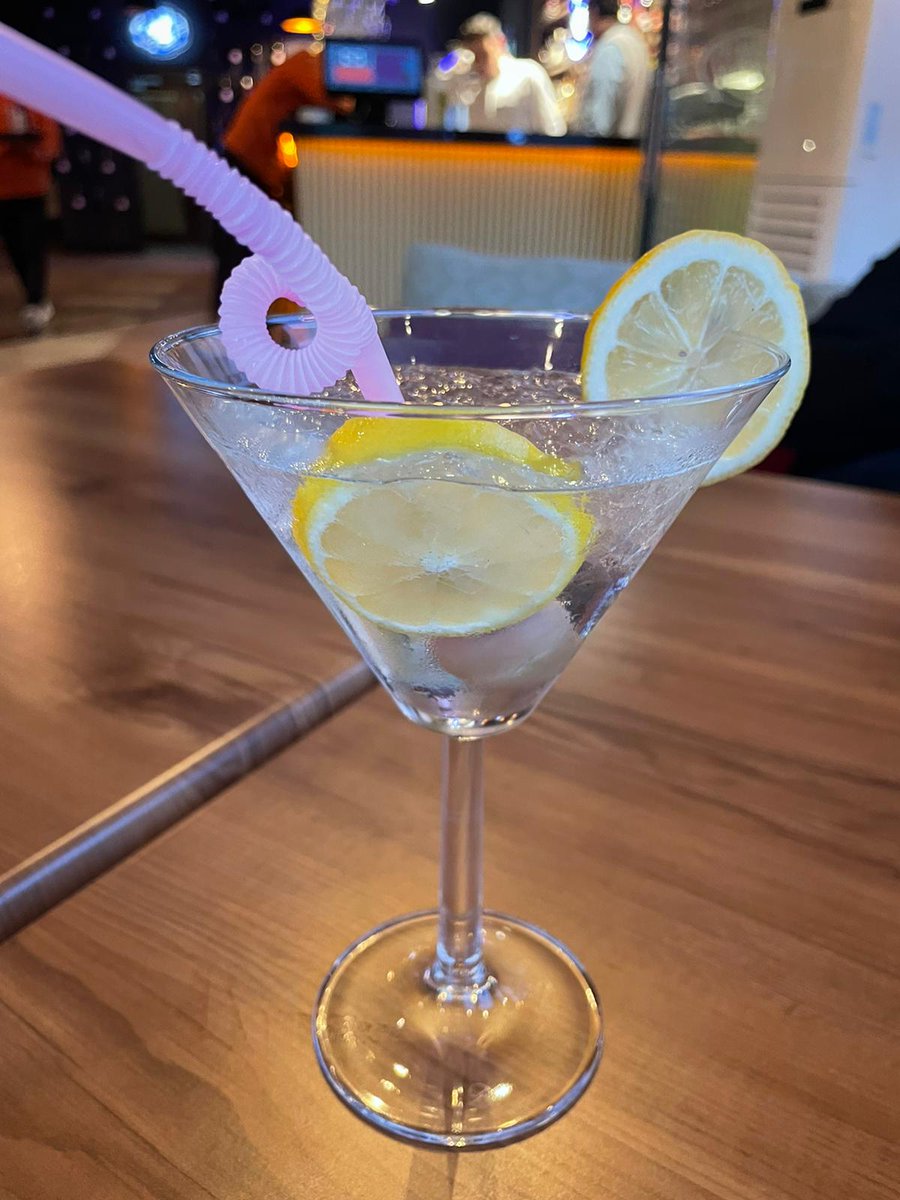 esskozz's tweet photo. There's nothing a martini can't fix! 😋💫👋♥️ @orgutsuz https://t.co/bvl6jtkb7Q