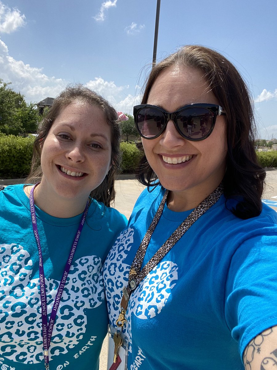 I didn’t know that Jamie &amp; her Hubby are high school sweethearts. #BibbidiBobbidiBlue #JAGSney