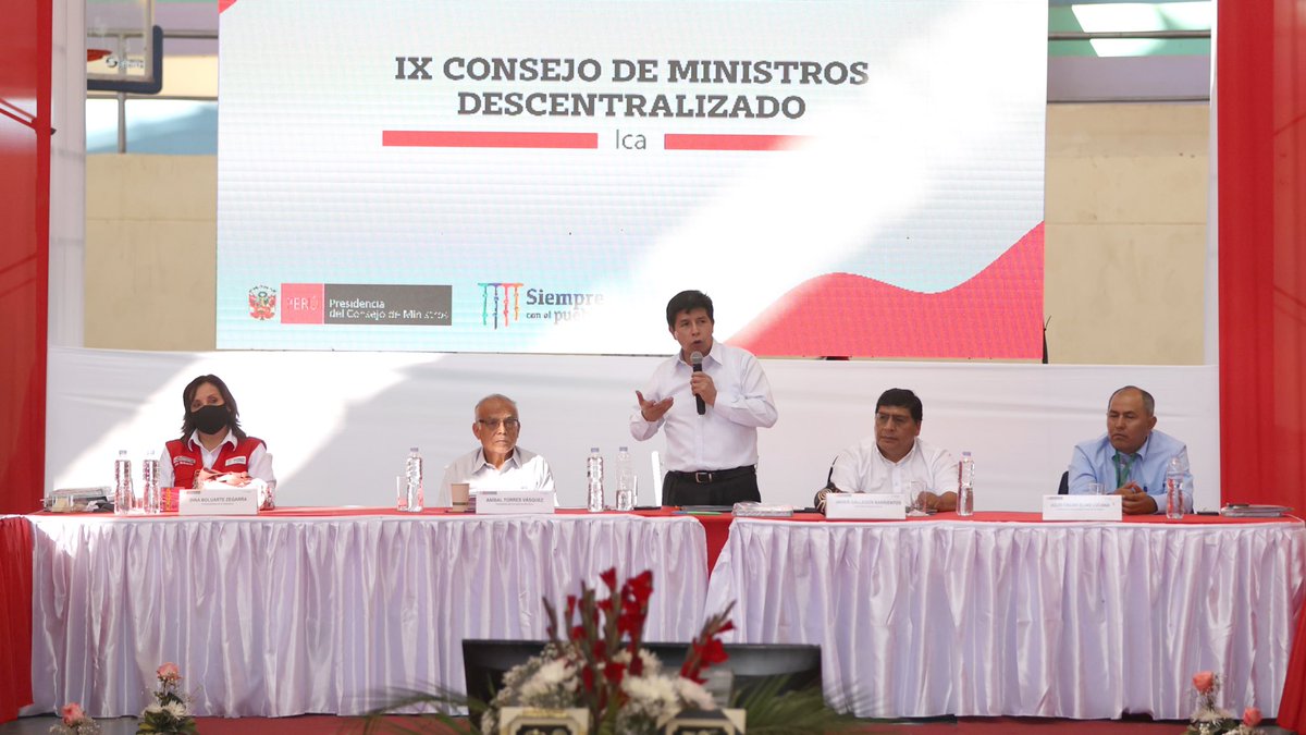 presidenciaperu's tweet photo. “Preocupado por la educación del país, la Reforma Universitaria no puede retroceder. Por ello, el Ejecutivo observará la autógrafa de ley aprobada por el Congreso”, anunció el presidente Pedro Castillo en el IX Consejo de Ministros Descentralizado en la región Ica. https://t.co/vFFGIj3Zei