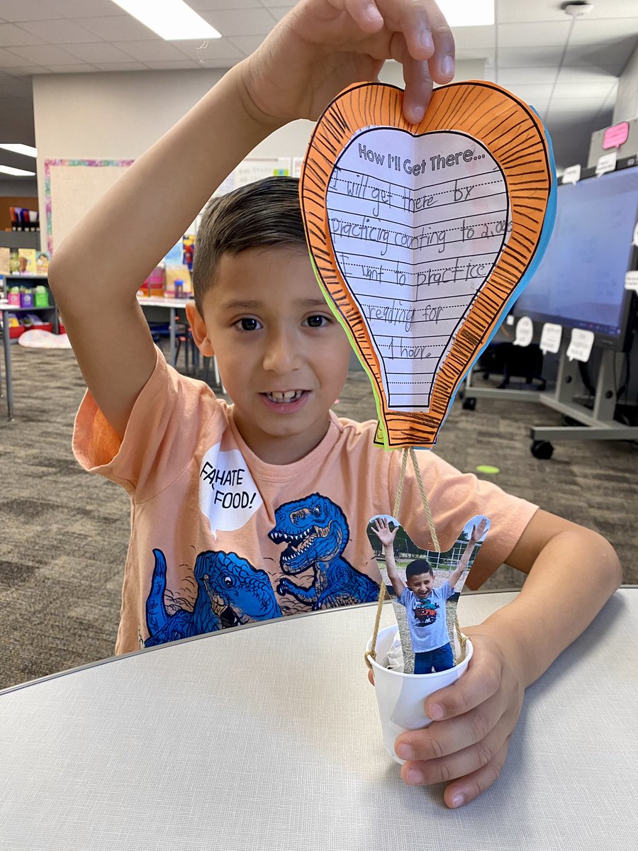 MsVazquez_1st's tweet photo. My first graders and I loved doing this writing activity. https://t.co/2h5XO16wvG #firstgradebilingual #futuregoals #writing #LifeBetweenSummers https://t.co/Pc6Ejun7vf
