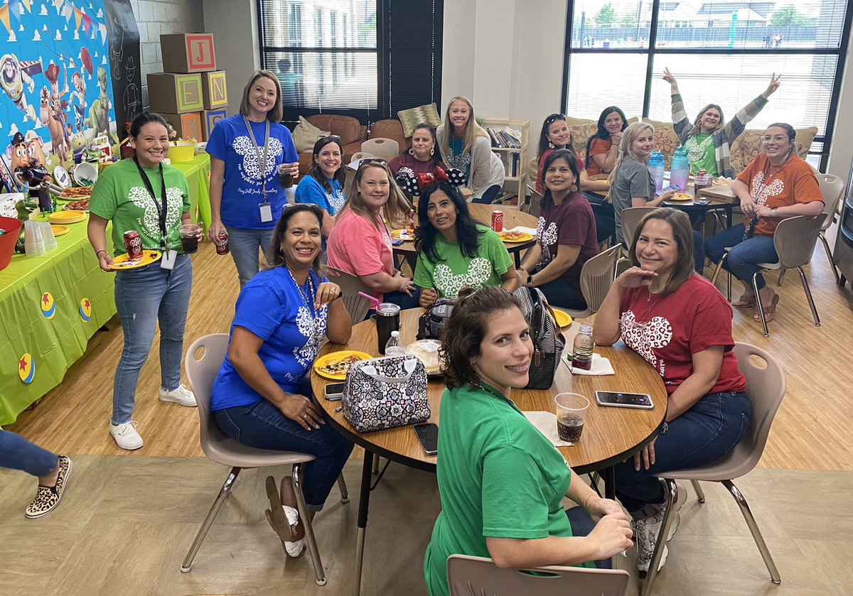 Thank you #JenksPTA for spoiling us this week! Here’s10 teams enjoying lunch!😋🤤#BibbidiBobbidiBlue #JAGSney