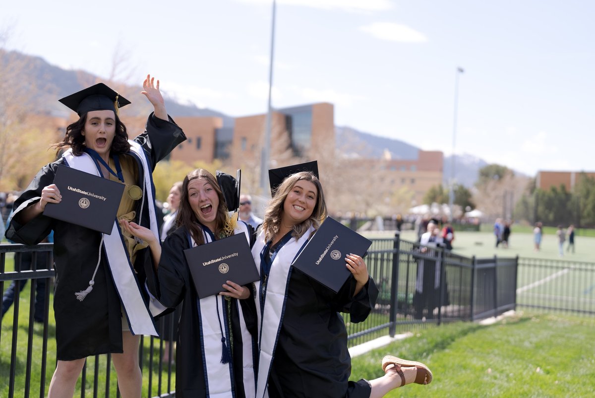 USUAggies's tweet photo. Nothing but smiles at #USUGrad22 festivities. ๐๐
See ALL the graduation photos at: https://t.co/1Rgj4LMKW6 https://t.co/uPqK79iSDv