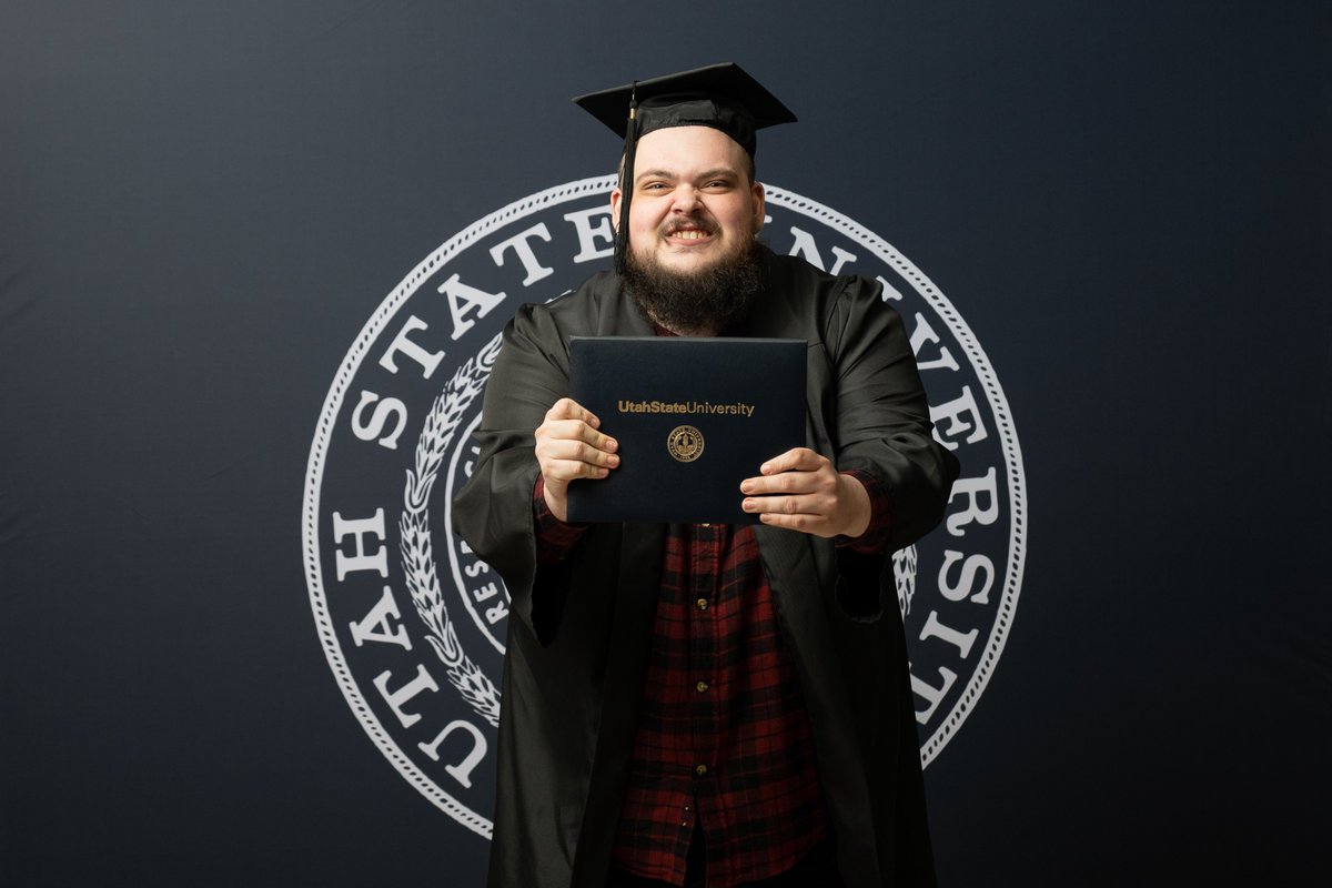 USUAggies's tweet photo. Nothing but smiles at #USUGrad22 festivities. ๐๐
See ALL the graduation photos at: https://t.co/1Rgj4LMKW6 https://t.co/uPqK79iSDv