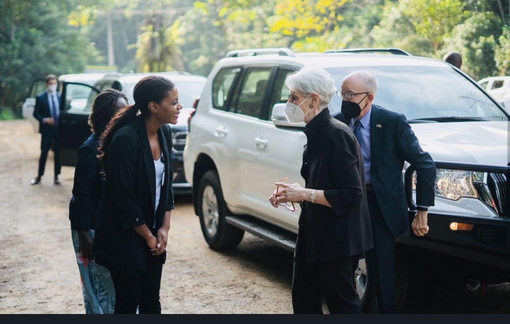 guilaine_k's tweet photo. It was such an honor to greet @deputySecState at the arboretum today @LeeJTWHITE @parcs_gabon https://t.co/KwoaD0lC69