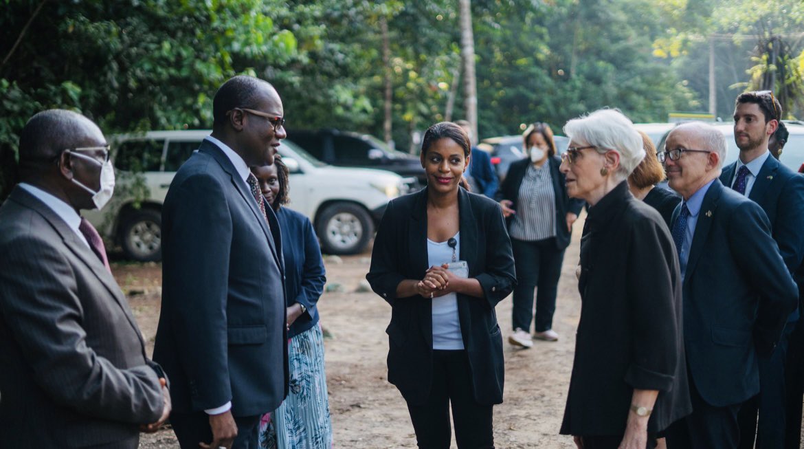 guilaine_k's tweet photo. It was such an honor to greet @deputySecState at the arboretum today @LeeJTWHITE @parcs_gabon https://t.co/KwoaD0lC69