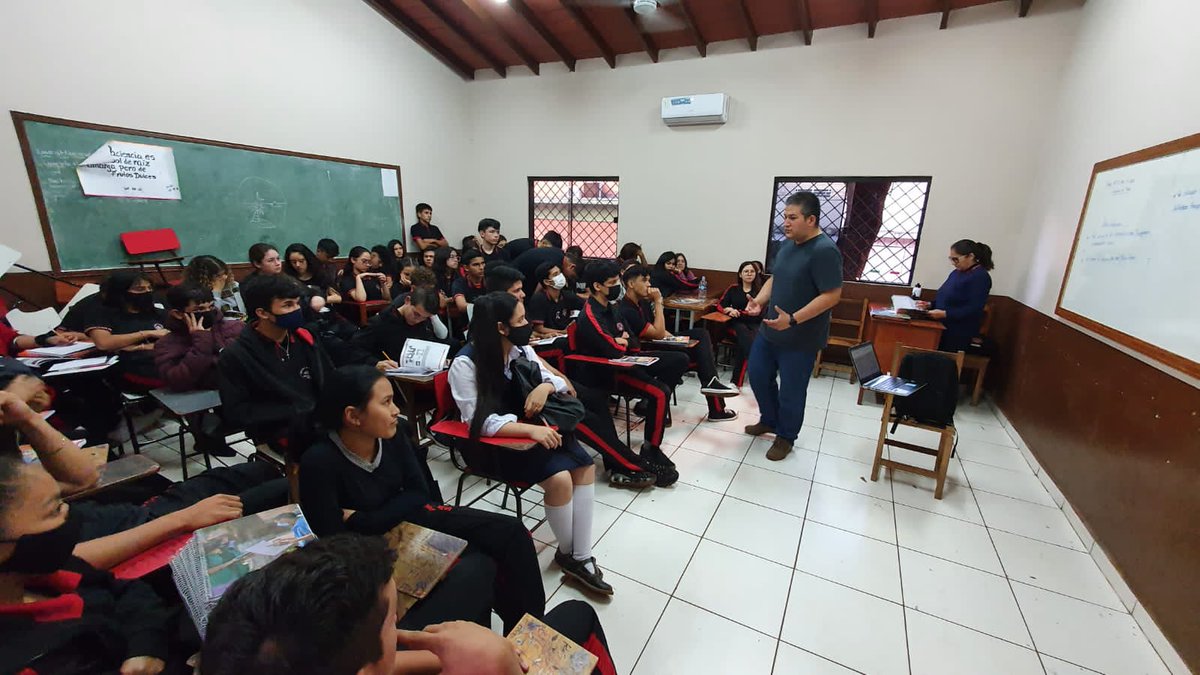 redescoolpy's tweet photo. Este fue el último grupo de estar tarde. 4 cursos y dos charlas en el Colegio San Blas donde dejamos claro que el #Bullying destruye 🚫 https://t.co/wrY6YiABoC