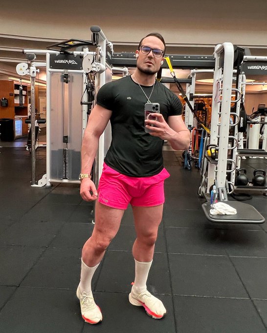 4 pic. use hot pink for shocking ideas. https://t.co/dCRmrV9Bns