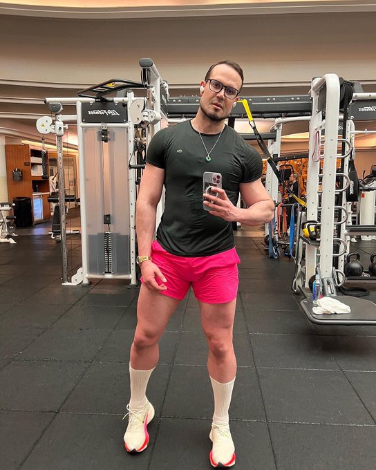 1 pic. use hot pink for shocking ideas. https://t.co/dCRmrV9Bns