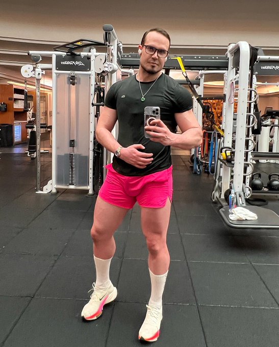 2 pic. use hot pink for shocking ideas. https://t.co/dCRmrV9Bns