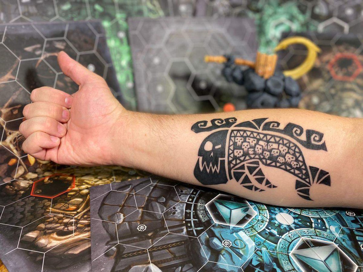 WarbossKurgan's tweet photo. @GeordieCalgar Full disclosure (because it might change how you feel about it!)...
I drew this 2 years ago (for #AnimosityII) and someone saw it on Instagram and had it tattooed on their arm then sent me this: https://t.co/FcMFA6vX9A
