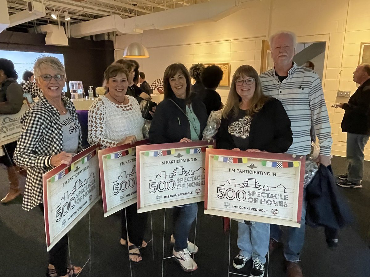 iamreneejai's tweet photo. They’re ready to participate in the #spectacleofhomes porch party! #thisismay #indy500 #firstfriday https://t.co/LEZgpywGjh