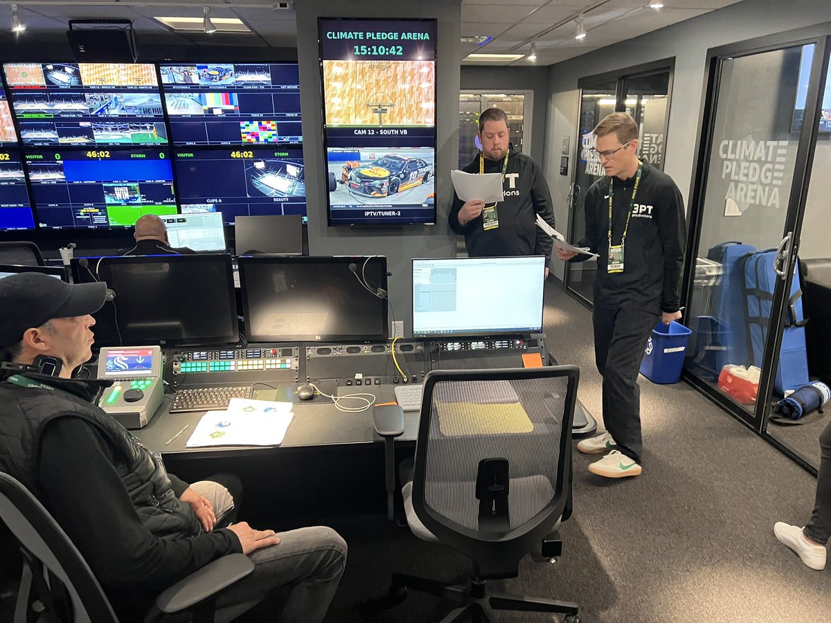 mattheuer's tweet photo. The way @patwalker celebrates a birthday… producing @seattlestorm Opening Night!! #TakeCover #WNBAFam https://t.co/OEvqzBnvx8