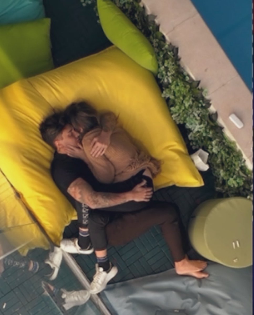 Valesal29's tweet photo. “Mi ha detto delle cose che non mi ha mai detto nessuno nella vita” ❤️🧸
Buonanotte ✨
#basciagoni https://t.co/Dqz9ym5rCz