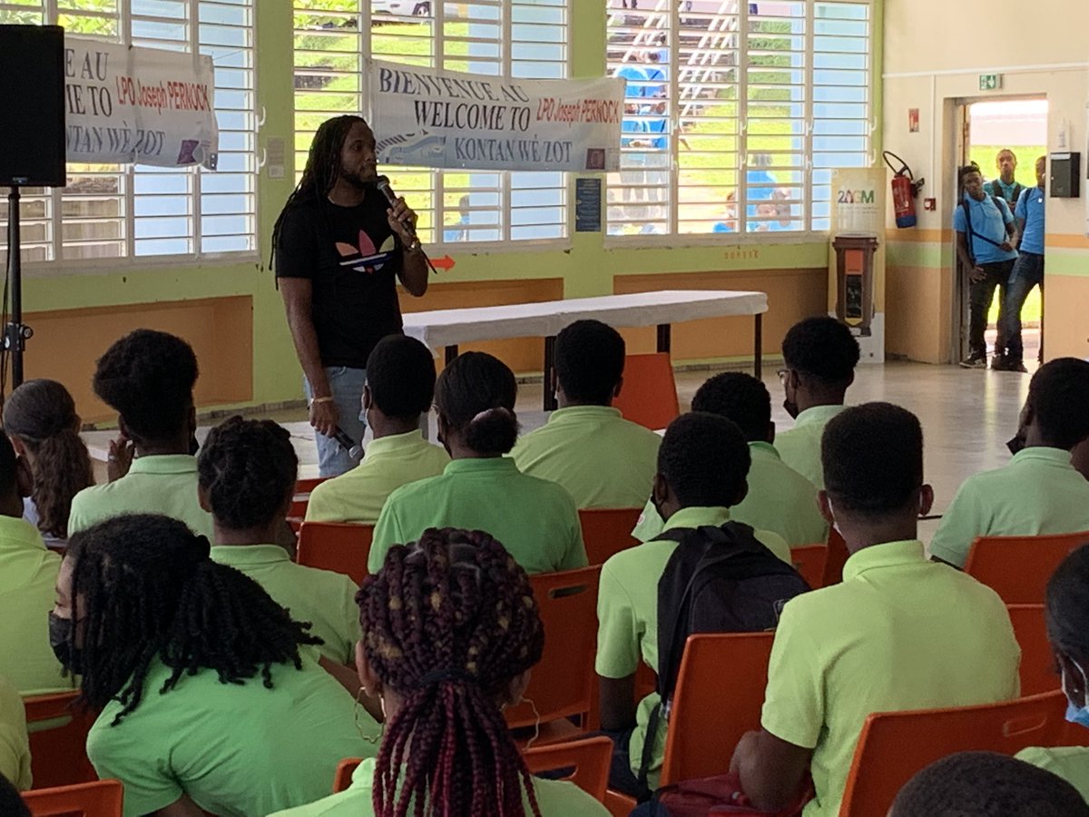 #bobiproduction 🔥🔥🤣🤣 a clôturé la journée des cordées. De l’humour, des échanges sur son parcours professionnel, son métier…Des collégiens répartis comblés avec la tête et les yeux remplis de rêves 🤩 Bravo aux référents du projet cordées 💪🏽