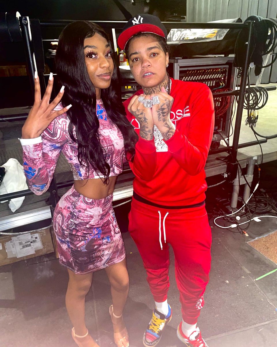 babygirltdub's tweet photo. #offtheyak tour 🎯 https://t.co/4podHNwcHg