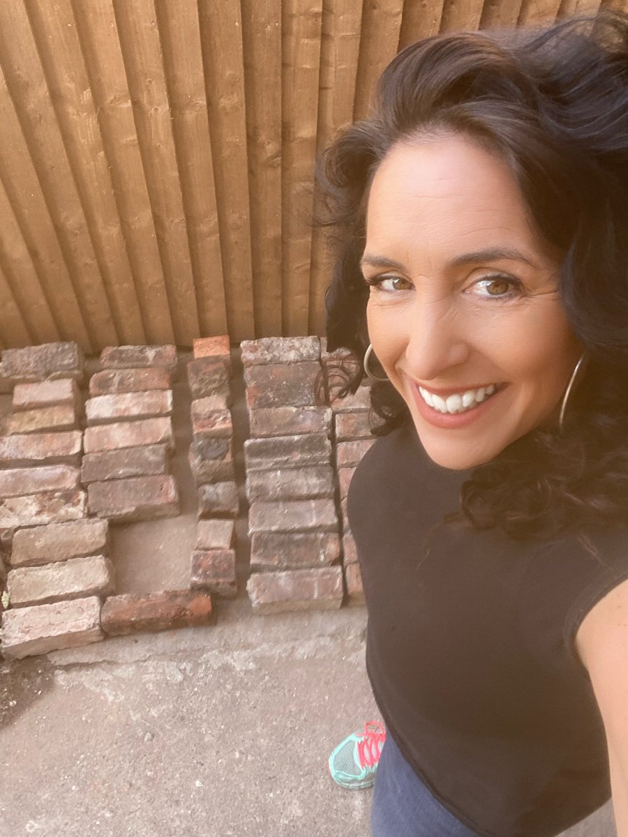 CarlaBallantine's tweet photo. Busy week #labouring …no, not the elections …this… #BrickClean #NoMoreMortar #Bricky #ClampBricks #Bricklaying #BrickPicking #FeatureWall #Renovations #VictorianaTerrace #DoorBrickup #NoMoreDoor #LoveBricks 🙌 #Pointing https://t.co/SN9Lw4Rko0