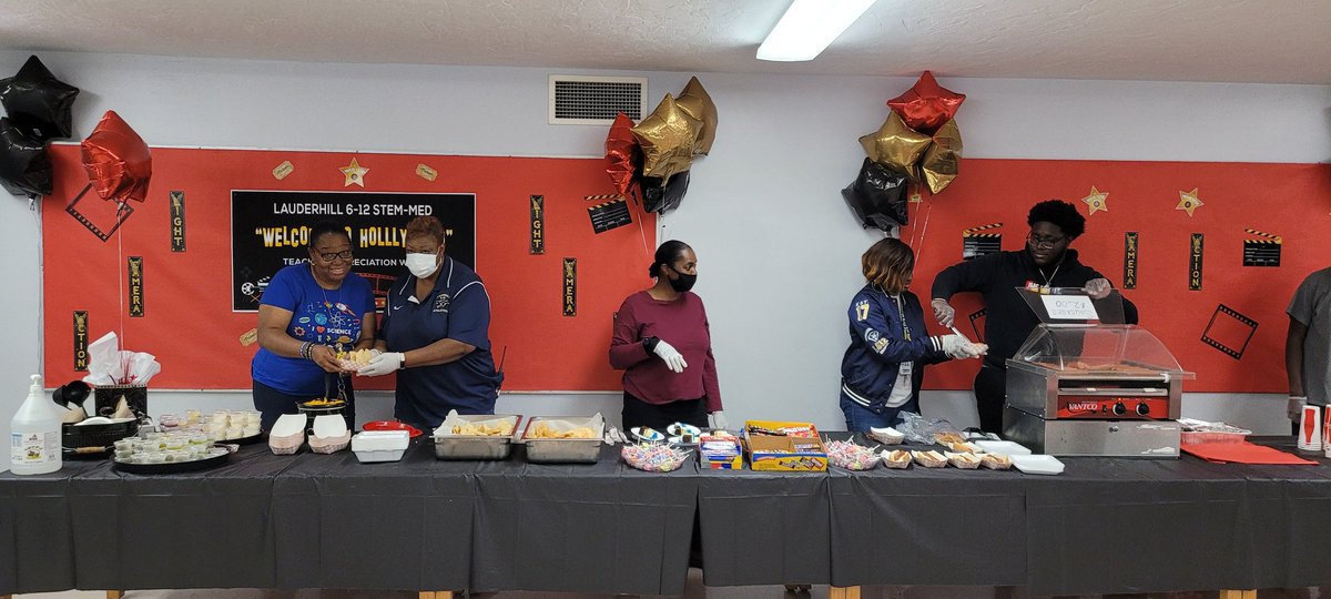 mschryssi's tweet photo. #bestlunchbreakEVER Closing out #TeacherAppreciationWeek2022 with good fellowship, togetherness and food! @kkalimaxwell @L612S @BarBioL612 @Lauderhill612 🐾💙💛
#funfriday #pantherNation #PantherPride #PantherFamily https://t.co/YmGT5kLUmd
