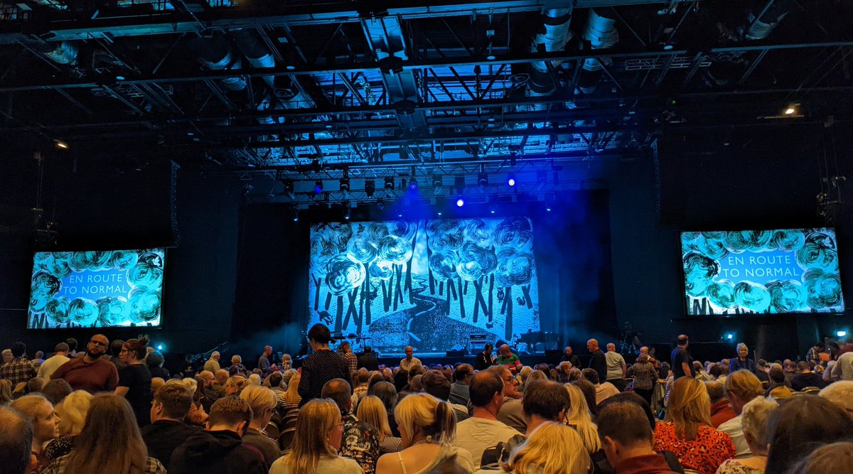 Great show by <a href="/BillBailey/">Bill Bailey</a> in #Cardiff tonight! ✨
I keep meaning to ask: Have you heard of the Đàn Bầu ? It's a Vietnamese instrument (bit like a theremin, but accoustic):
youtu.be/EsP_NsZq_qQ

#MillenialDefinitelyJadedByTheToasterOfLife