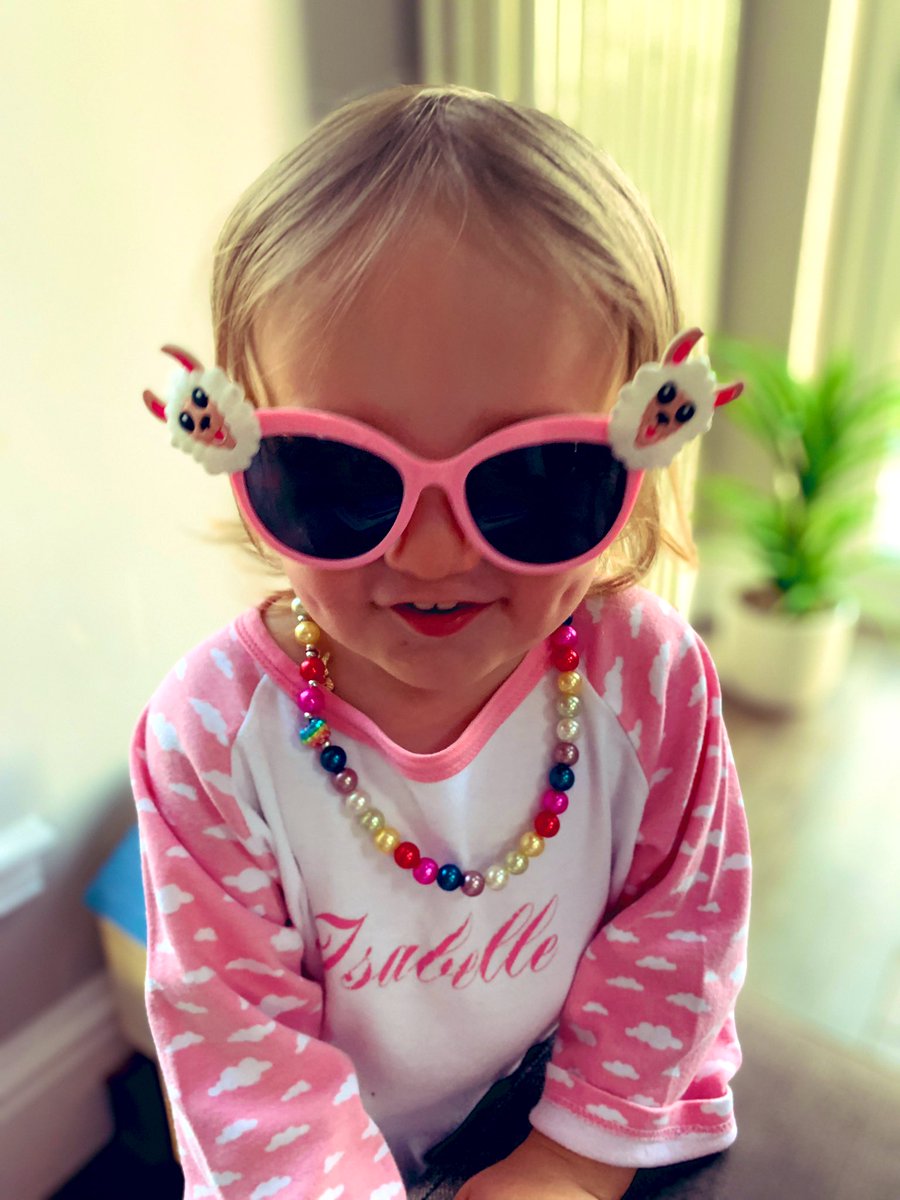 coullevelyn's tweet photo. Nam biodh a-uile duine cho sona ri seo air oidhche Haoine  bhiodh a h-uile càil fear powerful! #lochie #gàidhlig https://t.co/EbZTdwtDVD