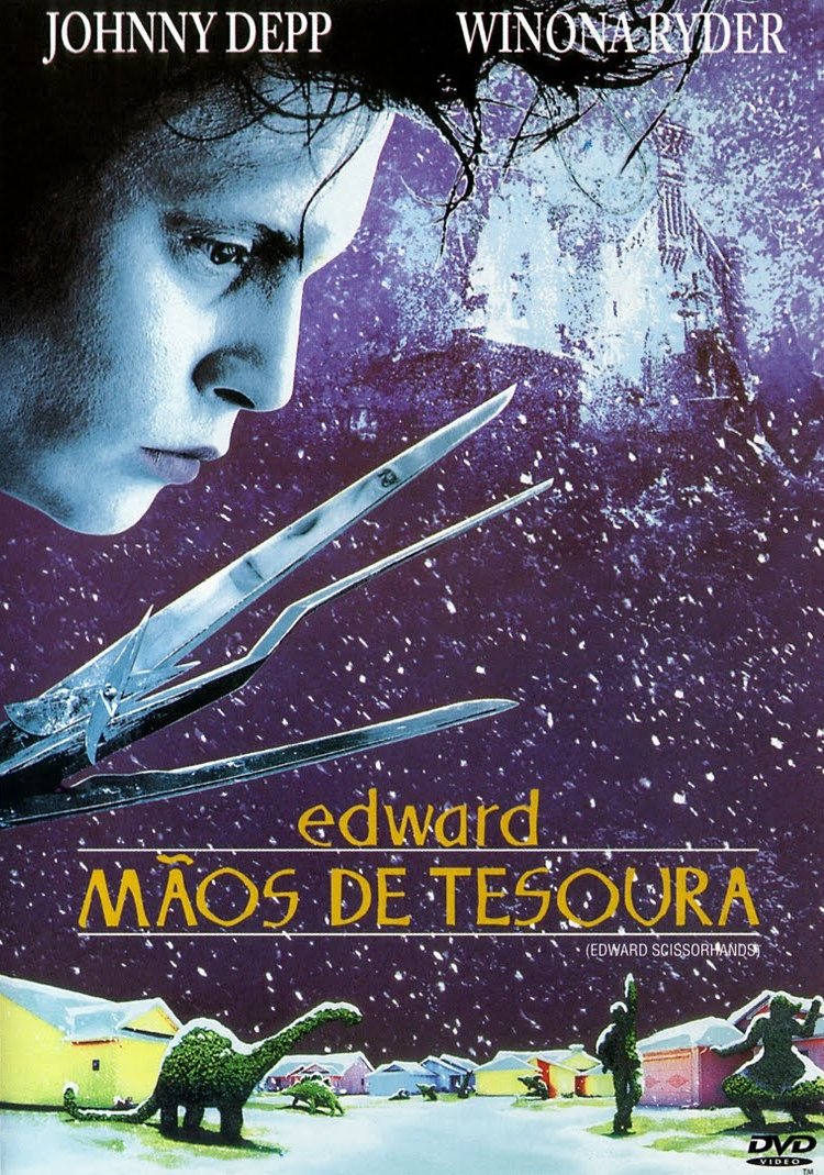 centraldepp's tweet photo. 5- EDWARD MÃOS DE TESOURA (1990)

Peg é uma vendedora que descobre Edward, que mora sozinho em um castelo no topo da montanha, criado por um inventor que morreu antes de dar mãos, e possui enormes lâminas no lugar delas. Edward é vítima da sua inocência, é amado e perseguido. https://t.co/Nhlyg39wsq
