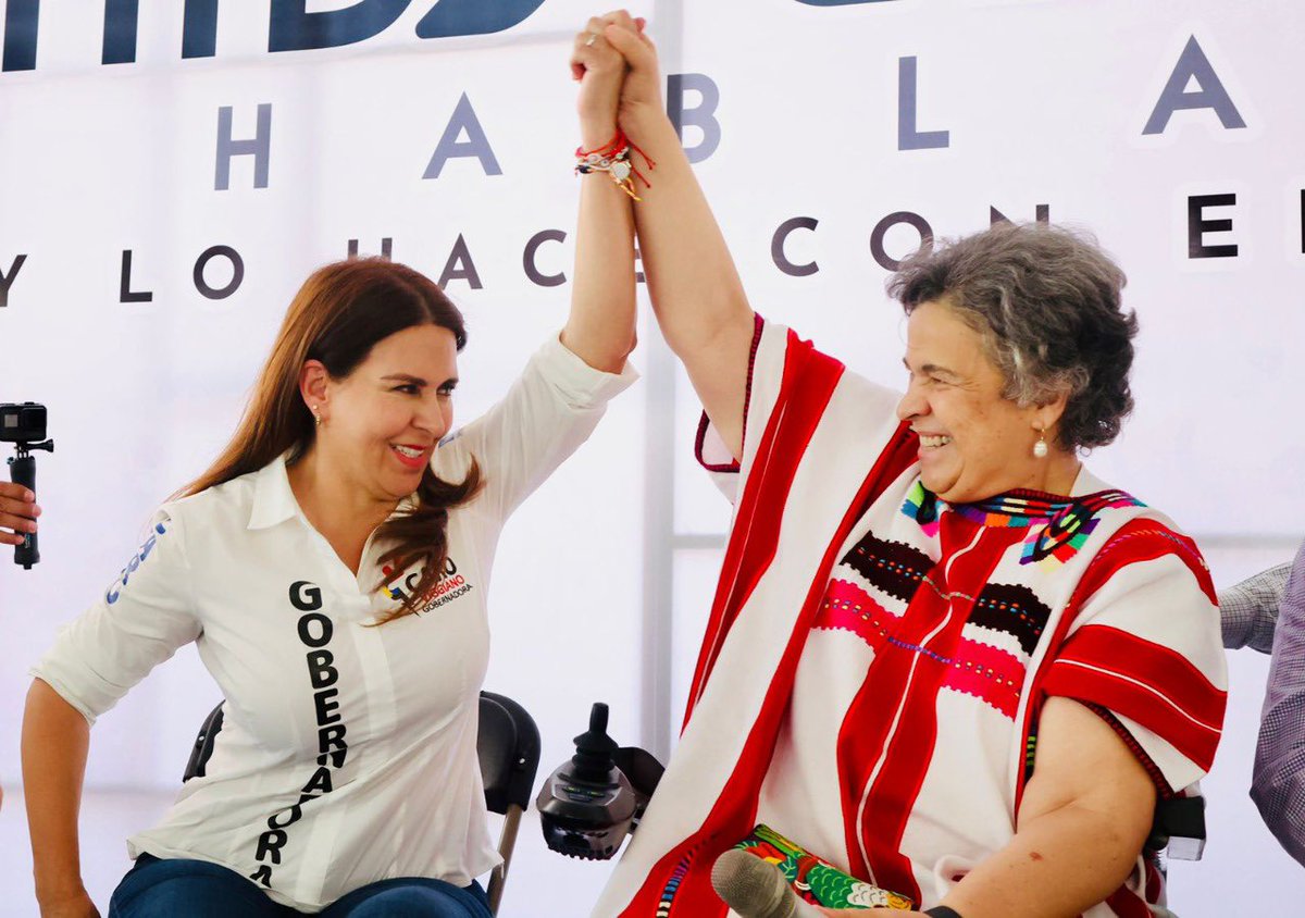 caroviggiano's tweet photo. En #Mixquiahuala es tiempo de #DarleCampoAlCampo con apoyos, maquinaria y equipamiento a los productores rurales para lograr un #HidALGOMUCHOMEJOR. Gracias senadora @BeatrizPRangel_  por tu presencia y acompañamiento durante la clausura del Foro Estatal del Campo. https://t.co/7A5vvF655v