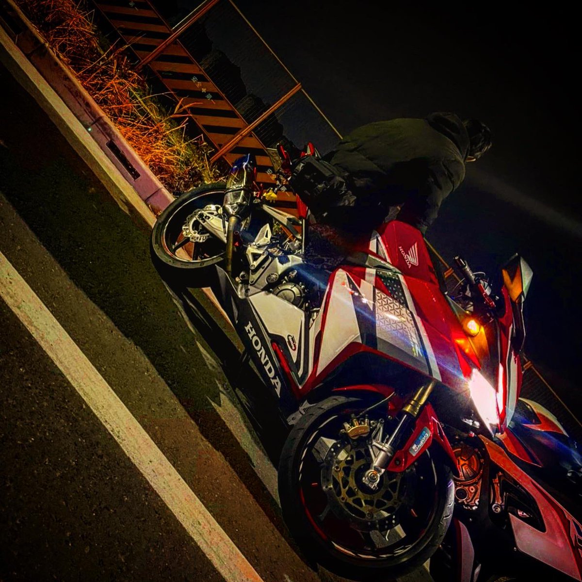 名前：みやっち
性別：男
年齢：21
住み：相模原
職業：介護
愛車：ALPHARD 10前期 / CBR250RR MC51
一言：2ダボは現在故障中ですがそのうち治します🙇‍♂️車、バイク乗りの方よろしくお願いします🙇‍♂️
#バイク乗りとして軽く自己紹介
#車乗りとして軽く自己紹介