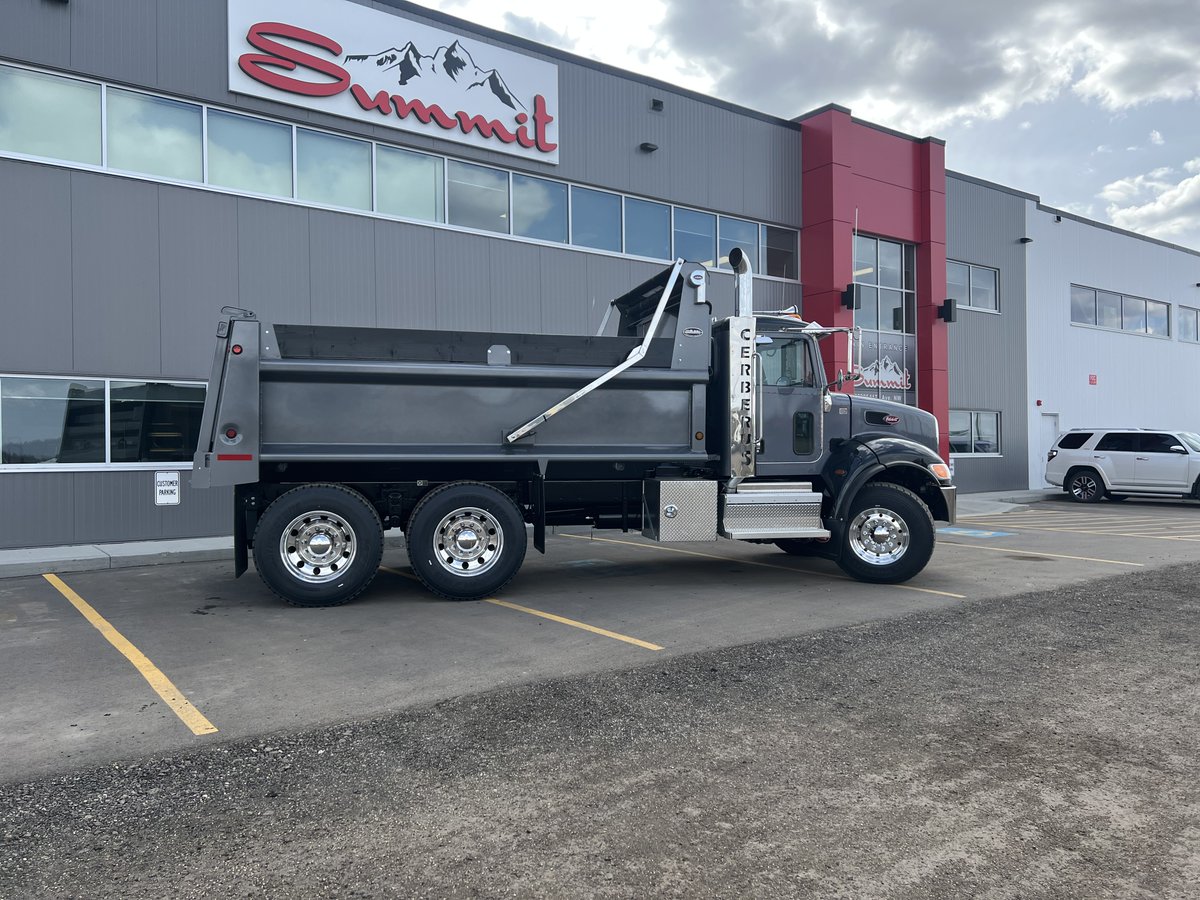 Summit_Trailer's tweet photo. @CerberusPaving took home their new truck with a Custom 15’ Brandon FHD truck box rig-up recently, check out the before and after pictures and let us know what you think! Congrats to our friends at Cerberus for another gorgeous truck and thank you for your continued support! https://t.co/AAtDFqqe4h