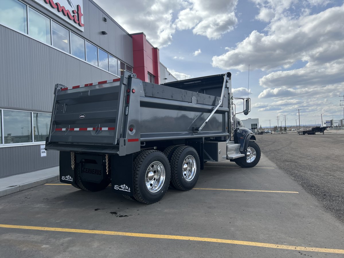 Summit_Trailer's tweet photo. @CerberusPaving took home their new truck with a Custom 15’ Brandon FHD truck box rig-up recently, check out the before and after pictures and let us know what you think! Congrats to our friends at Cerberus for another gorgeous truck and thank you for your continued support! https://t.co/AAtDFqqe4h