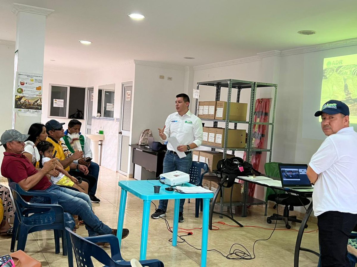 ADR_Colombia's tweet photo. En el municipio de La Primavera, #Vichada, trabajaremos de la mano de 21 familias productoras para fortalecer la cadena productiva apícola, desde la @ADR_Colombia los dotaremos con equipos e insumos que permitan mejorar los procesos productivos 🤝✅ https://t.co/GUa3DFzmVp