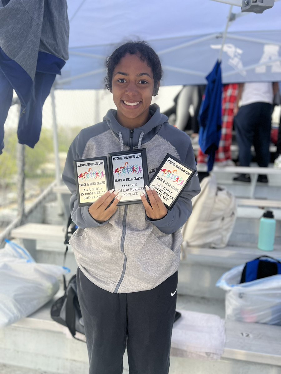 HempfieldAreaTF's tweet photo. Great day for @llindsaysimmons ! 🥈4x100, 🥉 300ih, &amp; 🥈 100h (16.42!) https://t.co/d61tjLgY47