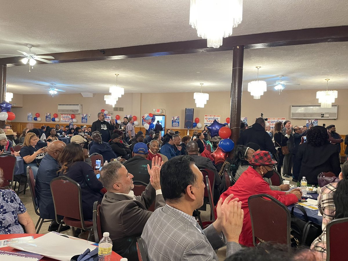 andresayeghNJ's tweet photo. @SenBooker supporting #4moreyears of progress in #paterson @andresayeghNJ  #PatersonProud https://t.co/MHpIEwtWX4