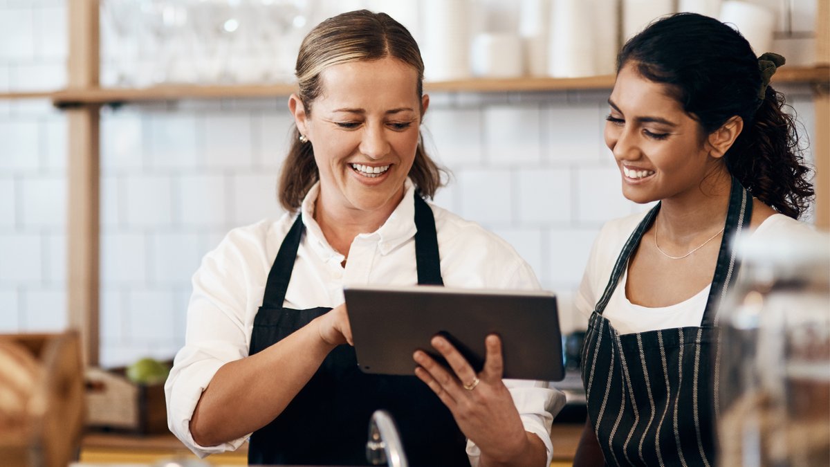 WorkSafeBC's tweet photo. Are you an employer or supervisor of young workers? Here’s a guide to help you plan and implement training and orientation in your workplace: https://t.co/igCQQQJNbJ #BCYW https://t.co/wQDW1xpznF