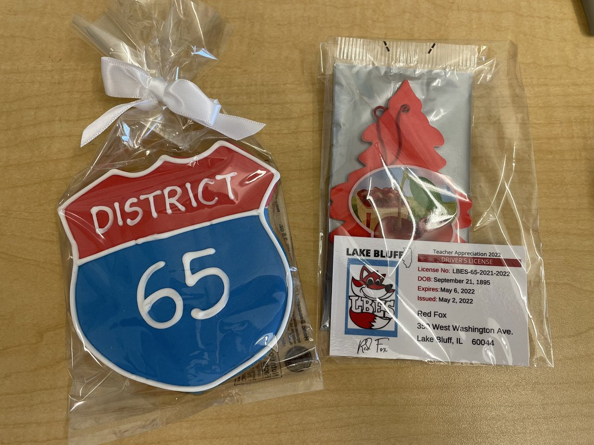 MissKelleyTeach's tweet photo. Thank you to the Lake Bluff PTO for an amazing Teacher Appreciation Week! We’re such lucky teachers! https://t.co/FrSlmwfXv5