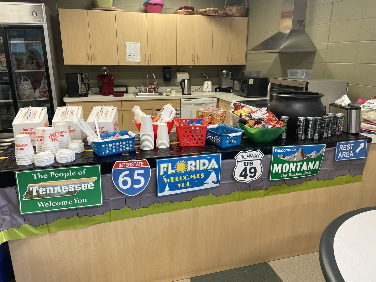 MissKelleyTeach's tweet photo. Thank you to the Lake Bluff PTO for an amazing Teacher Appreciation Week! We’re such lucky teachers! https://t.co/FrSlmwfXv5